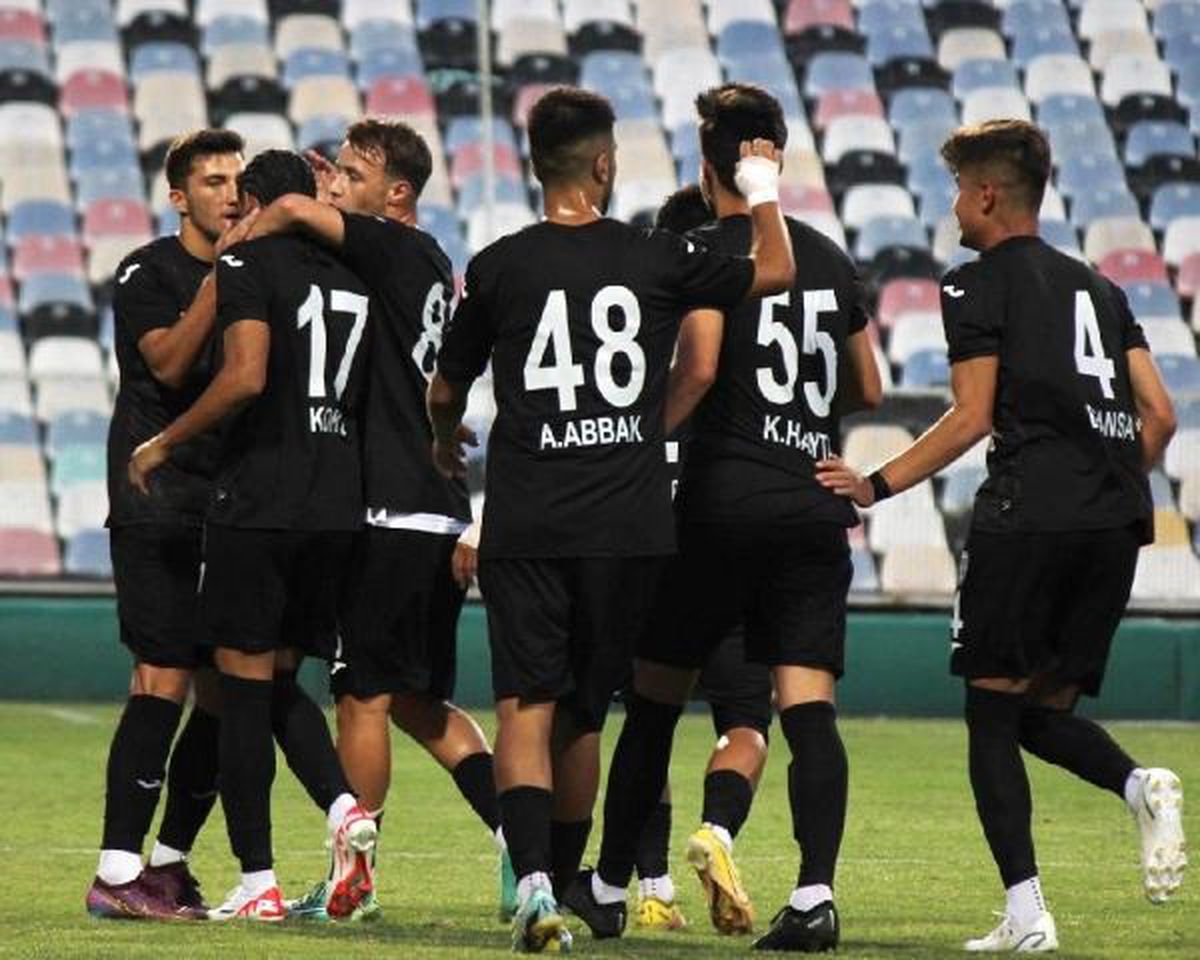 Bornova 1877, Bayburt Özel İdare Spor'u 5-1 Mağlup Etti
