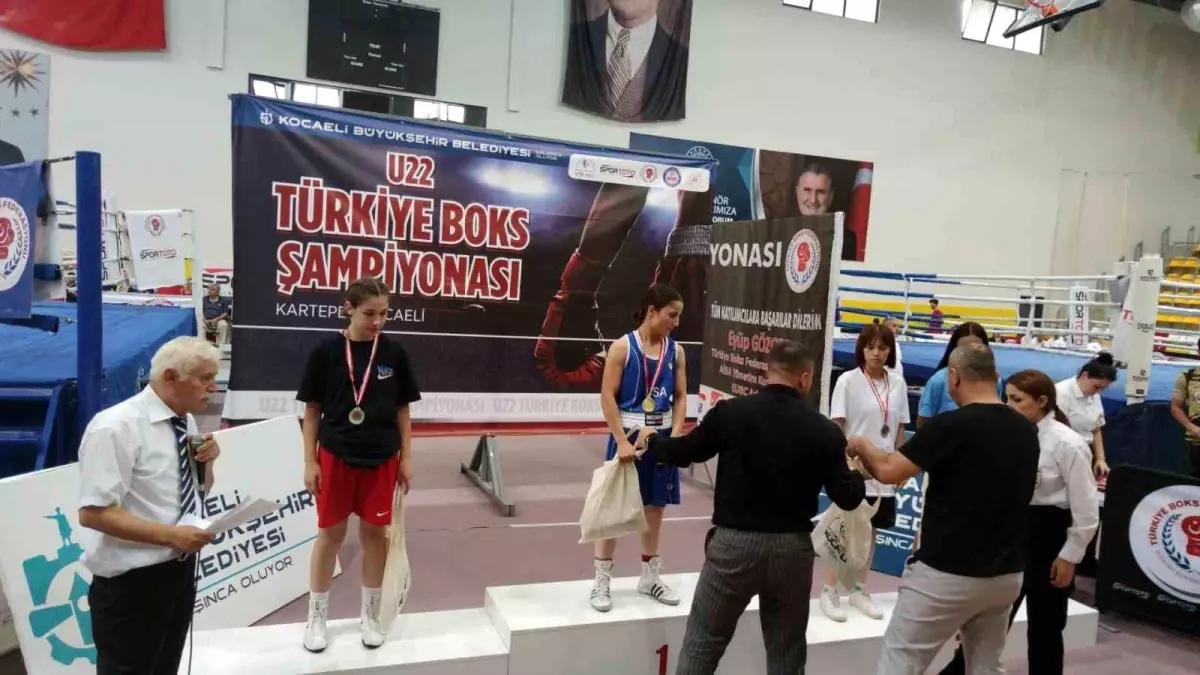 Cizreli Sporcu Nurselen Yalgettekin Türkiye Ferdi Boks Şampiyonası'nda Şampiyon Oldu