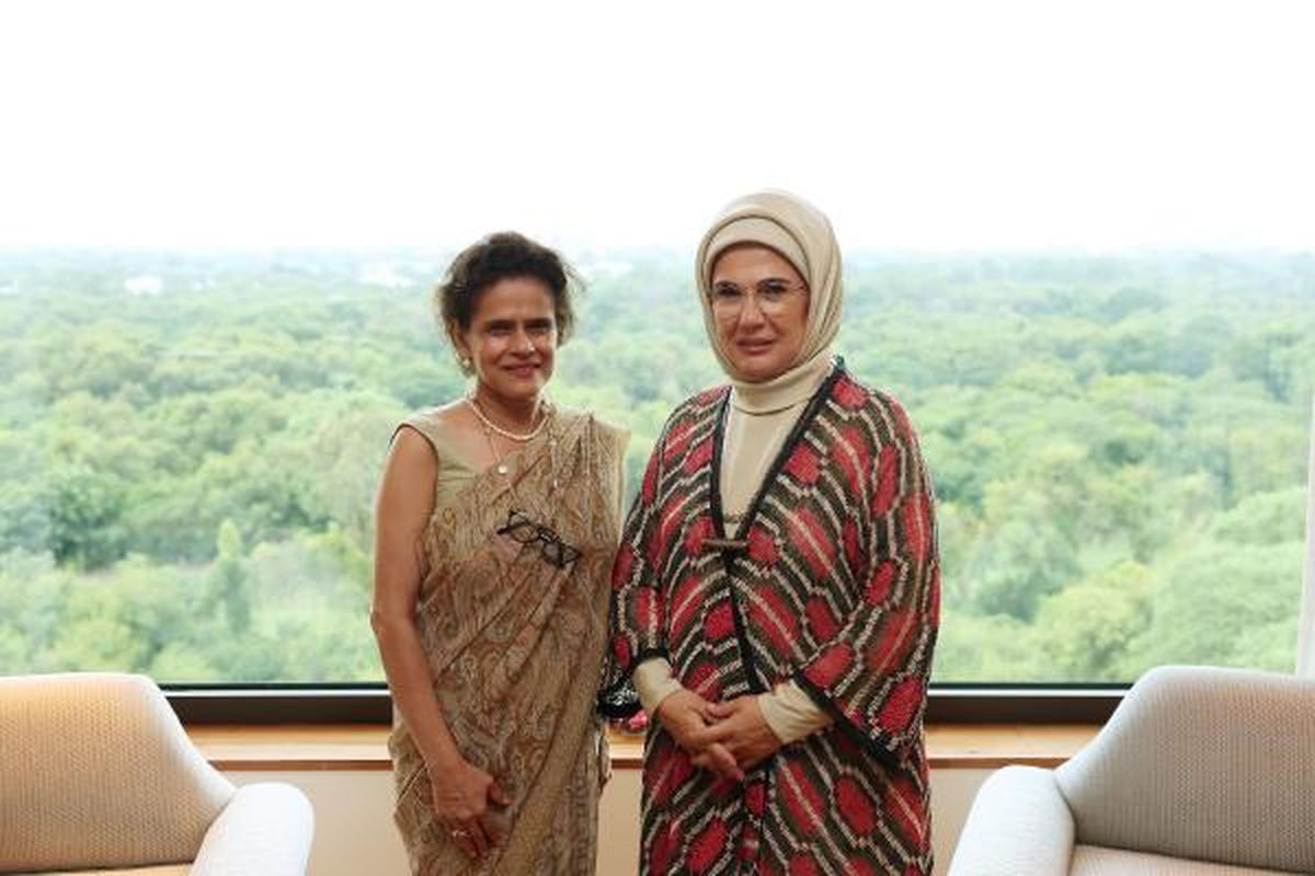 Emine Erdoğan, kızların eğitimini destekleyen vakfın başkanıyla görüştü
