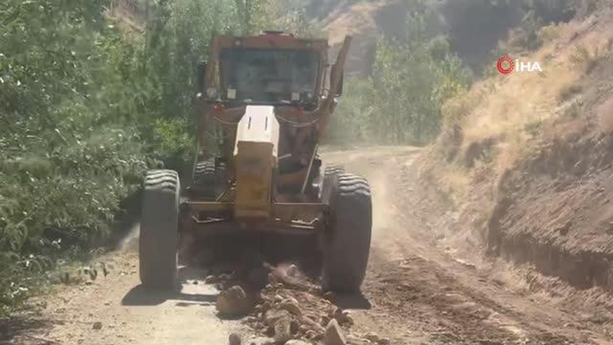 İran'ın sınırındaki 4 köyde yol genişletme çalışması