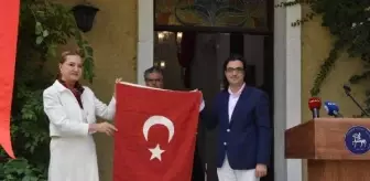 İzmir'in kurtuluşunda elde dikilen Türk bayrağı, Bayrakbilim ve Türk Bayrakları Müzesi'nde