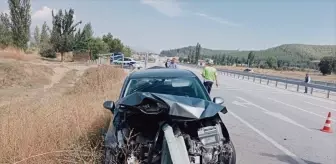 Kütahya'da Otomobil Kazası: 2 Kişi Yaralandı