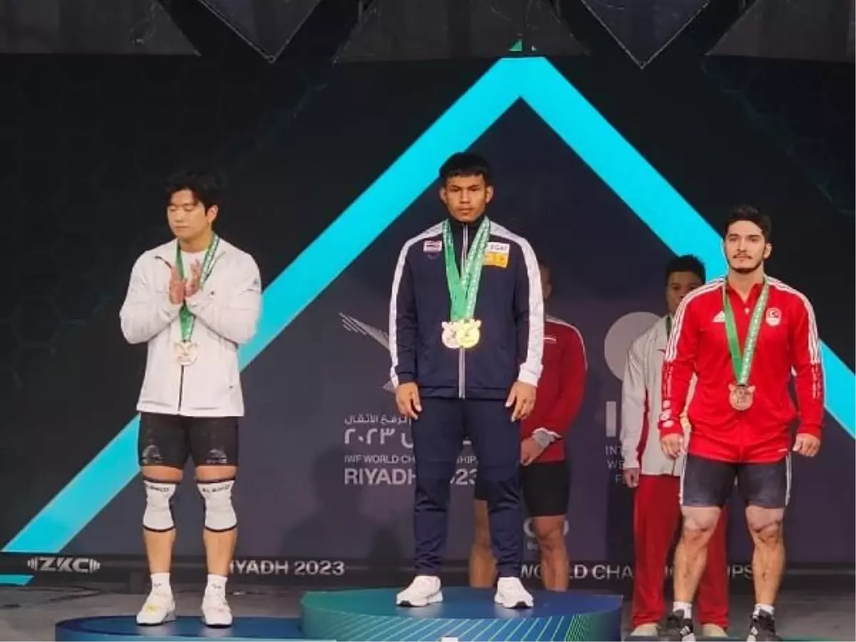 Muhammed Furkan Özbek Dünya Büyükler Halter Şampiyonası'nda Bronz Madalya Kazandı