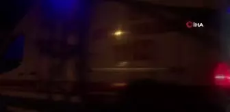 Adana'da trafik kazasında otomobil işyerine çarptı