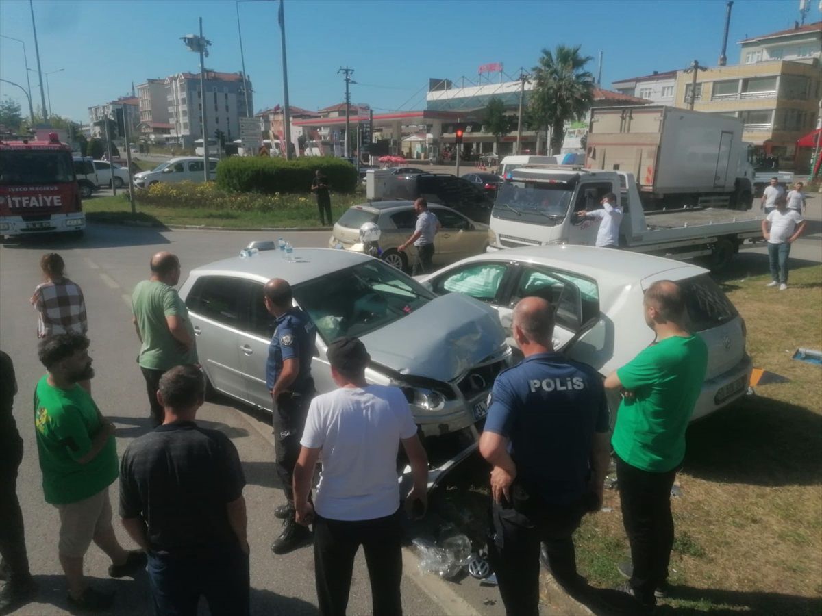 Samsun'da Otomobil Çarpışması: 7 Kişi Yaralandı