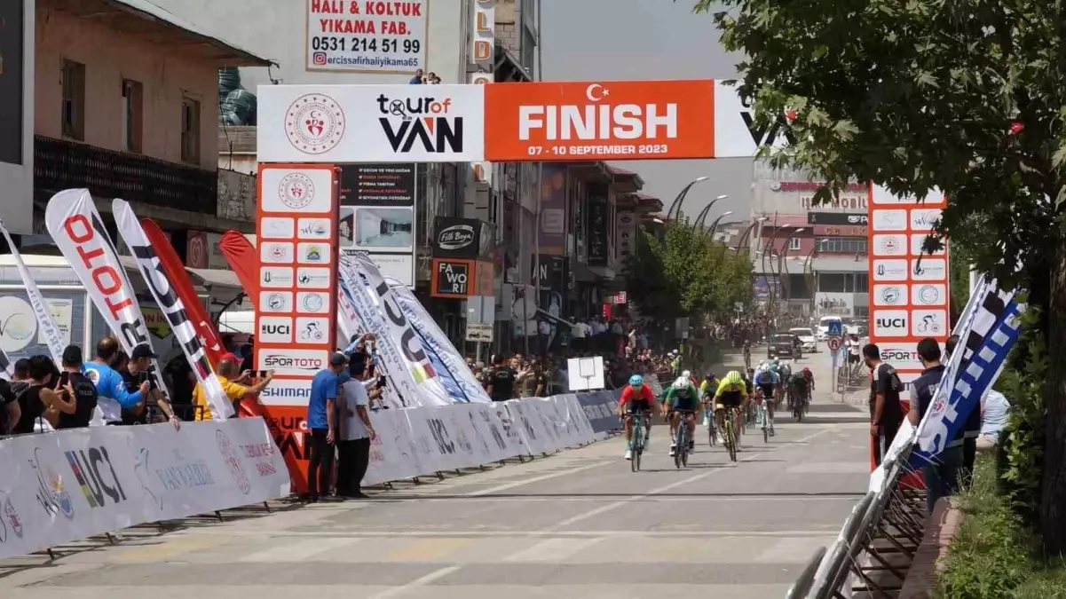Tour of Van Bisiklet Yarışı'nın Erciş etabı tamamlandı