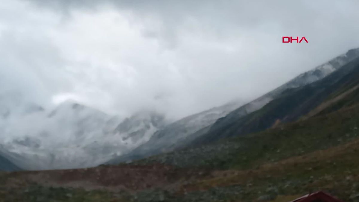 Artvin ve Rize'nin yüksek kesimlerine mevsimin ilk karı düştü