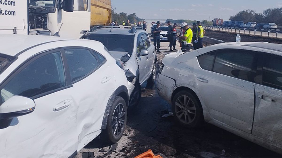 Edirne'de 12 araç birbirine girdi: 2 ölü, 35 yaralı