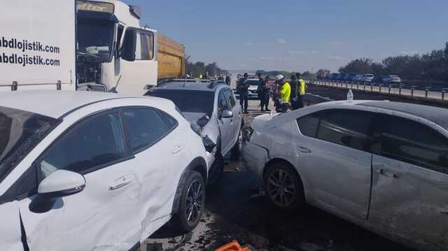 Edirne-Kırklareli Yolunda Zincirleme Trafik Kazası: 1 Ölü, 36 Yaralı