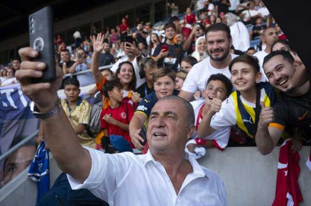 EURO 2008'deki Türkiye-İsviçre maçının oyuncuları, depremzedeler için sahaya çıktı! Galibiyet golü Volkan'dan