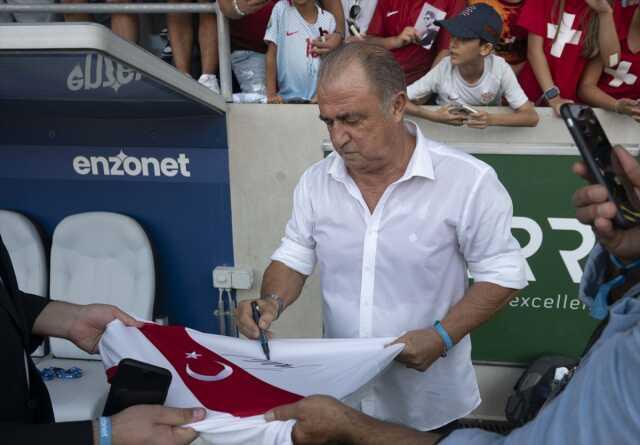 EURO 2008'deki Türkiye-İsviçre maçının oyuncuları, depremzedeler için sahaya çıktı! Galibiyet golü Volkan'dan