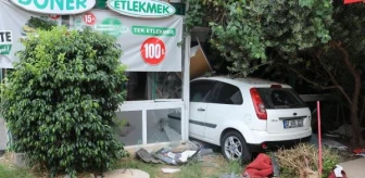 Antalya'da otomobil eczaneye girdi