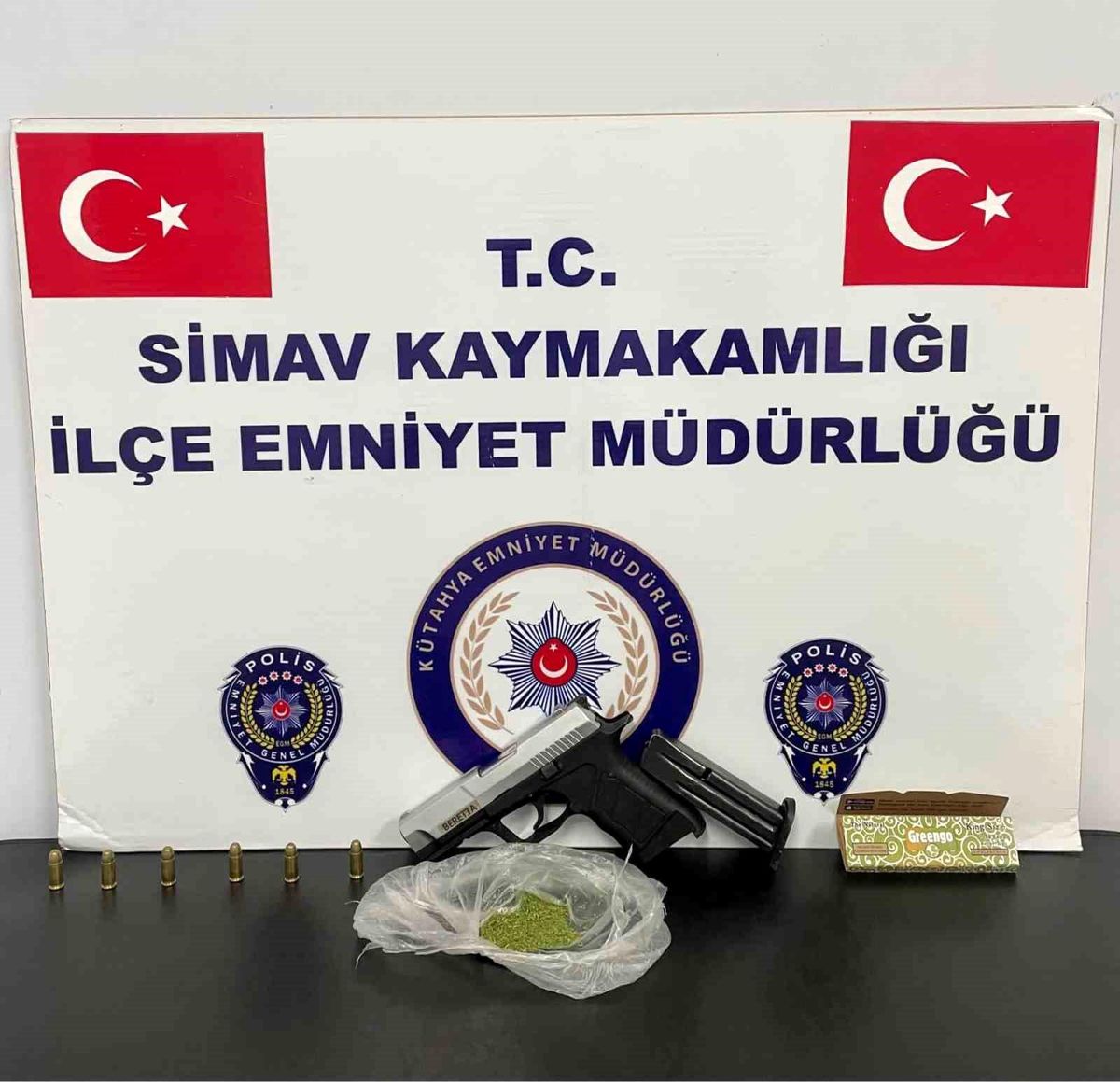 Simav'da durdurulan araçta tabanca ve uyuşturucu ele geçirildi