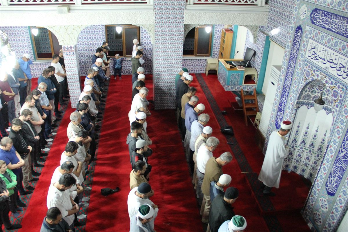 Edirne, Kırklareli ve Tekirdağ'da Gençler ve Aileler Sabah Namazında Buluştu