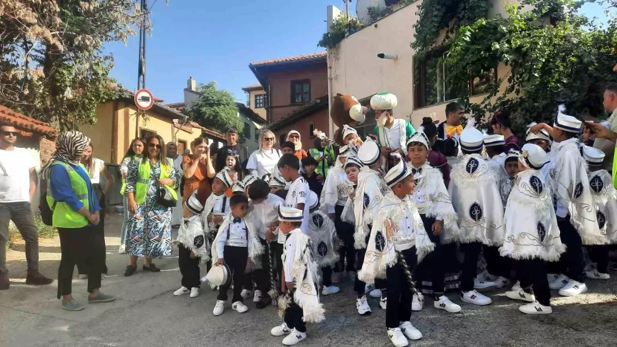 Eskişehir'de 47 Yetim ve Öksüz Çocuk İçin Toplu Sünnet Şöleni Düzenlendi