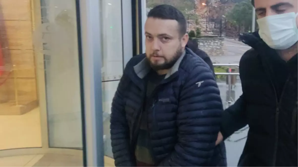 Annesi son anda evden kaçarak canını kurtarmıştı! Babasını öldüren sanığa 20,5 yıl hapis cezası