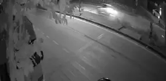 Düzce'de Otomobil Kontrolden Çıkarak Refüje Çarptı