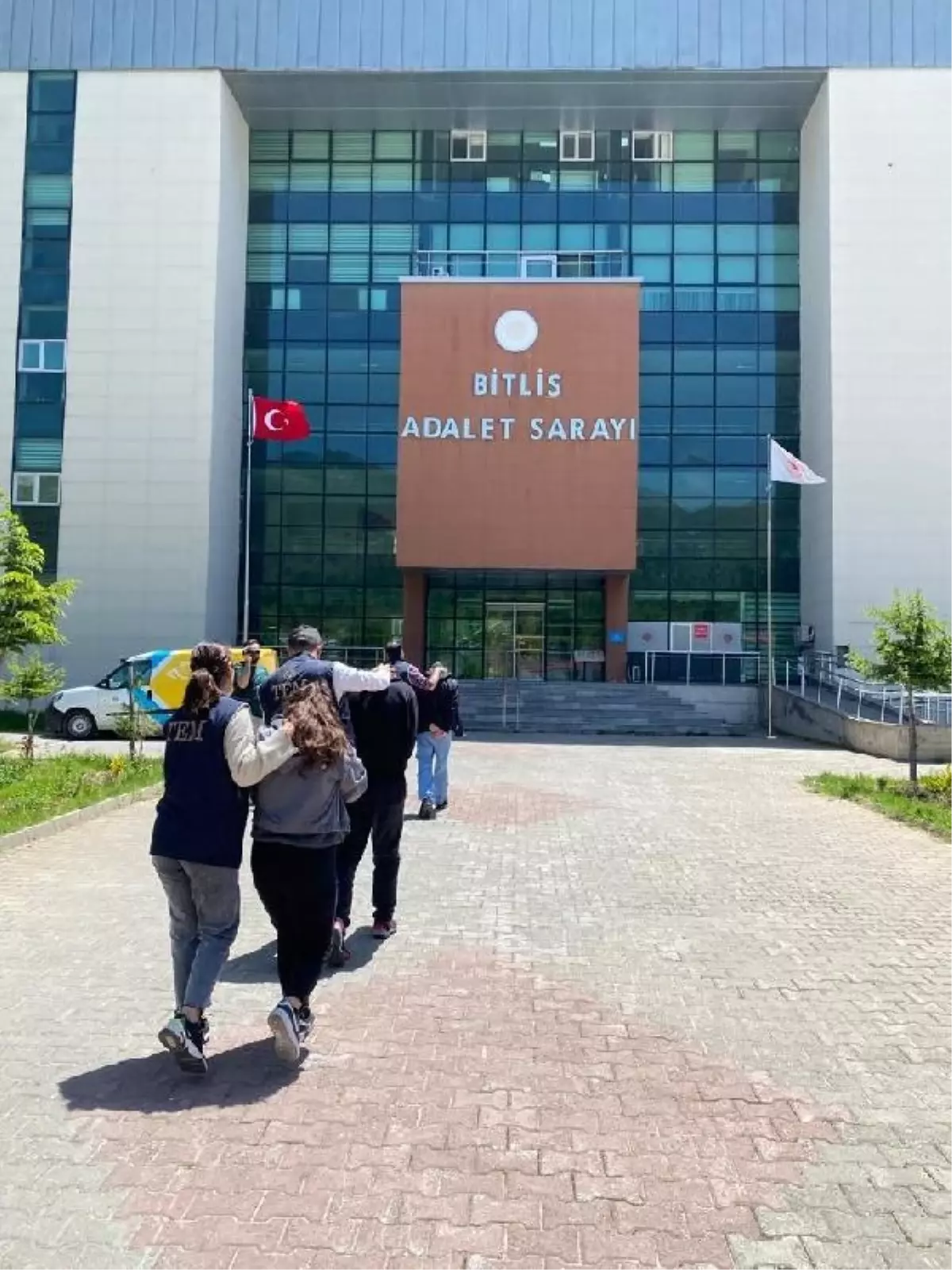 Bitlis merkezli 7 ilde FETÖ operasyonu: 9 şüpheli gözaltına alındı