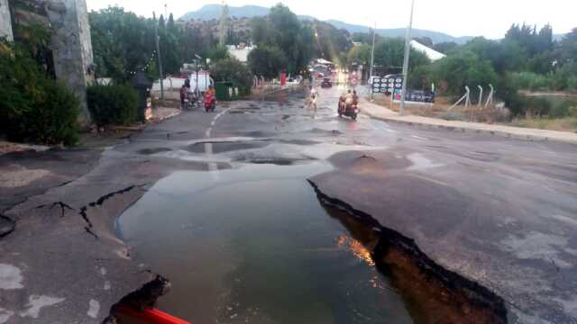 Bodrum'da Ana Su İsale Hattı Patladı