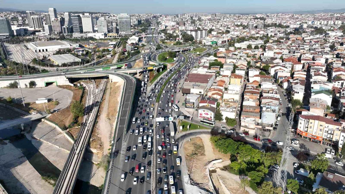 Bursa'da okulların açılmasıyla trafik rahatladı