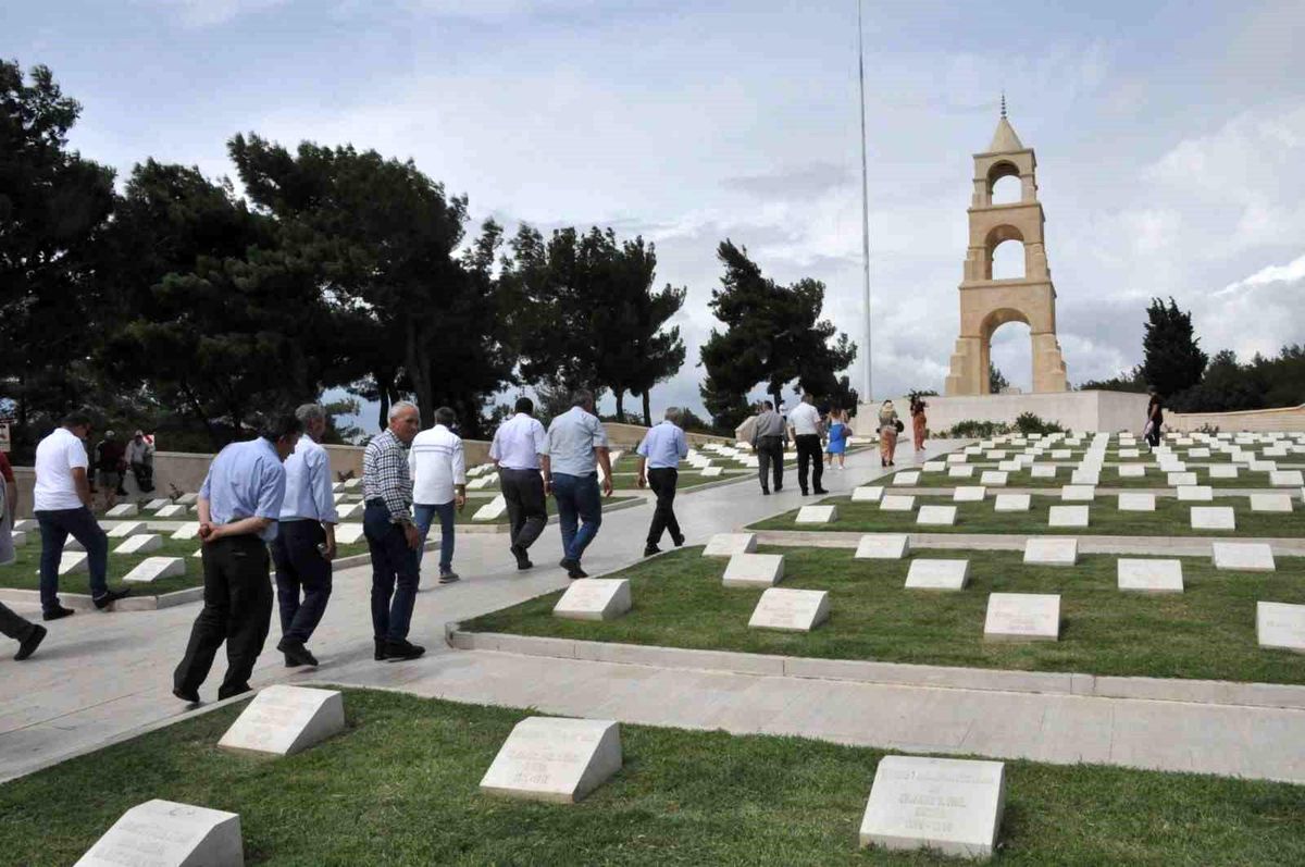 Çanakkale'de şehit düşen dedelerini unutmadılar