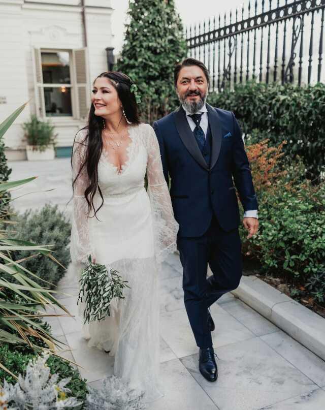 Deniz Çakır, 2 yıllık sevgilisi Bilgehan Baykal ile evlendi Deniz Çakır, 2 yıllık sevgilisi Bilgehan Baykal ile evlendi