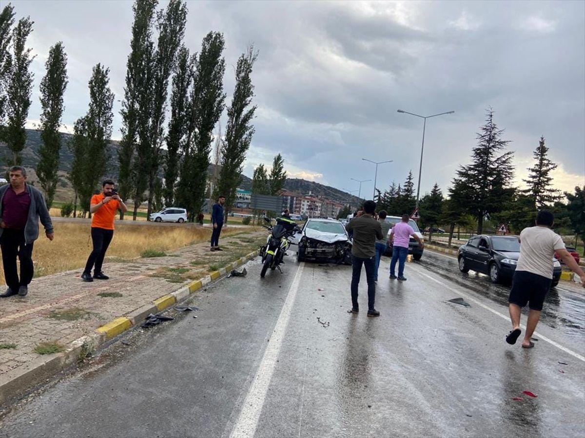 Elmalı'da Otomobil Çarpışması: 1 Ölü, 5 Yaralı