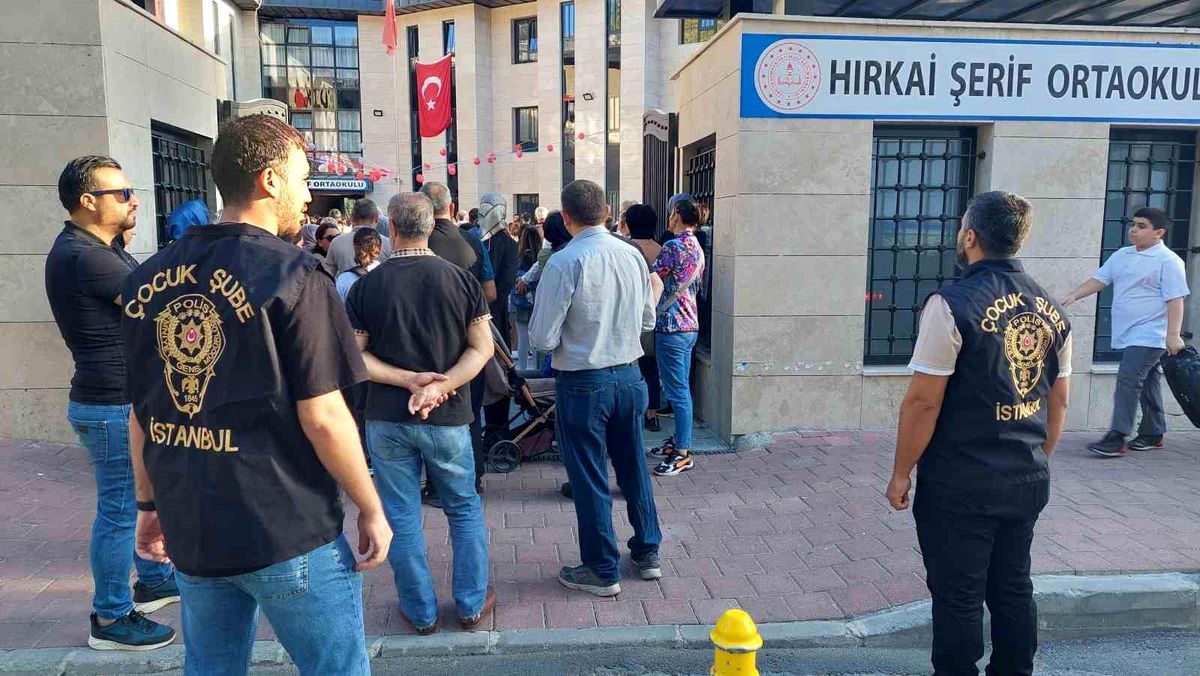 Okul önlerinde güvenlik önlemi alındı