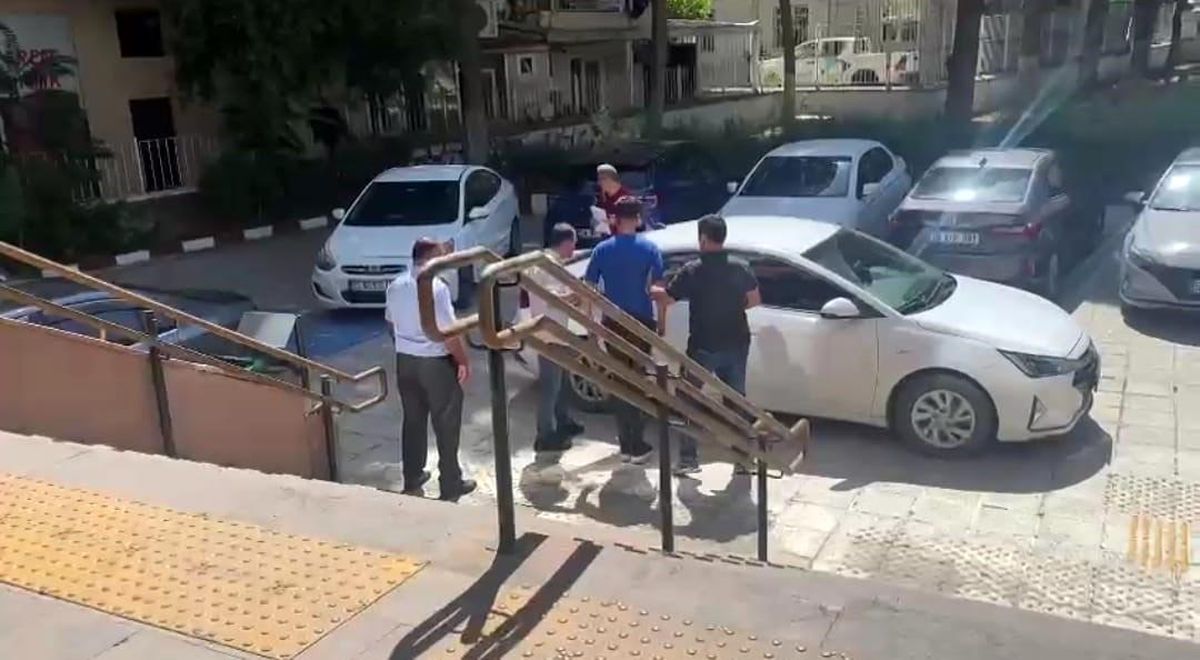İzmir'de Atatürk Anıtı'na saldırı: 16 yaşındaki şüpheli tutuklandı