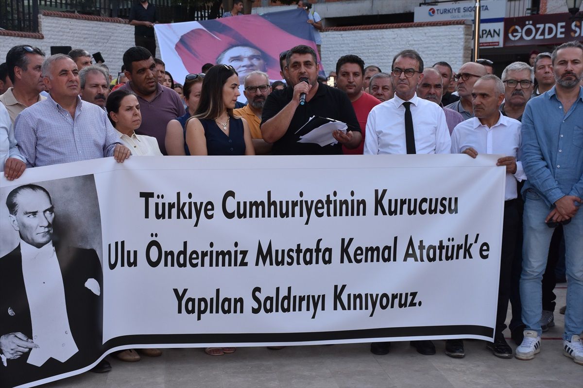 Kemalpaşa'da Atatürk Anıtı'na saldırıya tepki
