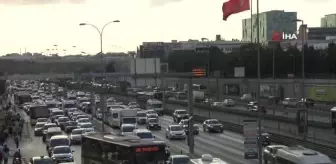 Okulların açılmasıyla birlikte akşam saatlerinde trafik yoğunluğu oluştu