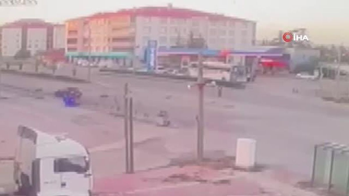 Kan donduran kaza! Metrelerce öteye savrulan kişinin hayatını kaybettiği anlar kamerada