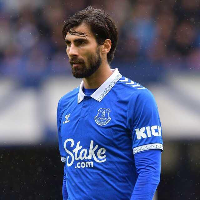 Taraftarların ağzında tek bir şey var! O futbolcunun transferini istemiyorlar Taraftarların ağzında tek bir şey var! O futbolcunun transferini istemiyorlar