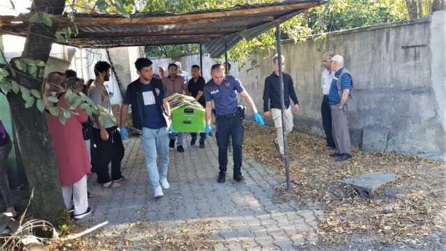 78 yaşındaki adam evinin balkonunda kendini asarak intihar etti 78 yaşındaki adam evinin balkonunda kendini asarak intihar etti