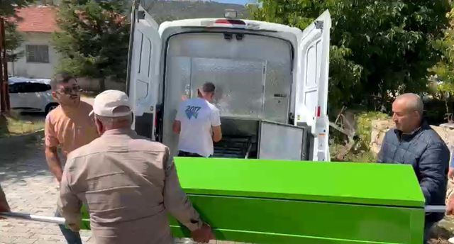Afyonkarahisar'da 82 yaşındaki kadın bıçaklanarak öldürüldü eşi gözaltında