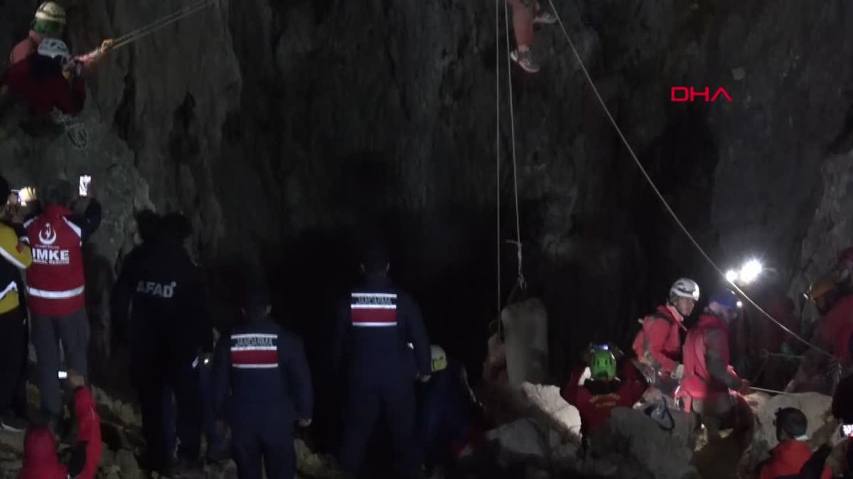 Mersin'deki Morca Mağarası'nda Mahsur Kalan ABD'li Kurtarıldı
