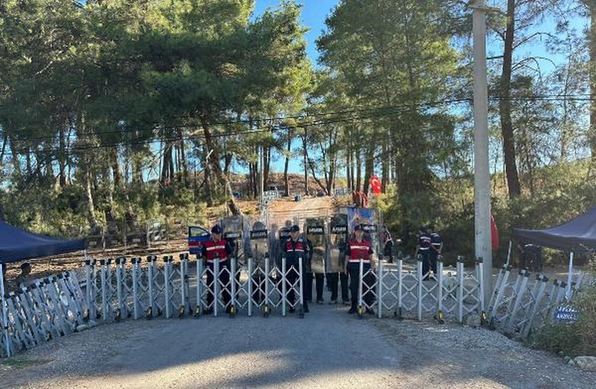 Muğla'da izinsiz olarak kurulan konteyner ve çadırlar kaldırıldı