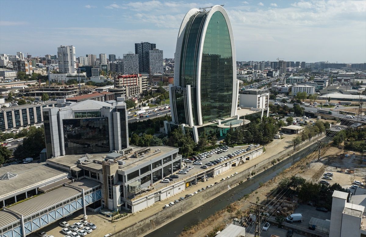 İstanbul'da Ayamama Deresi'nde Kötü Koku ve Kirlilik