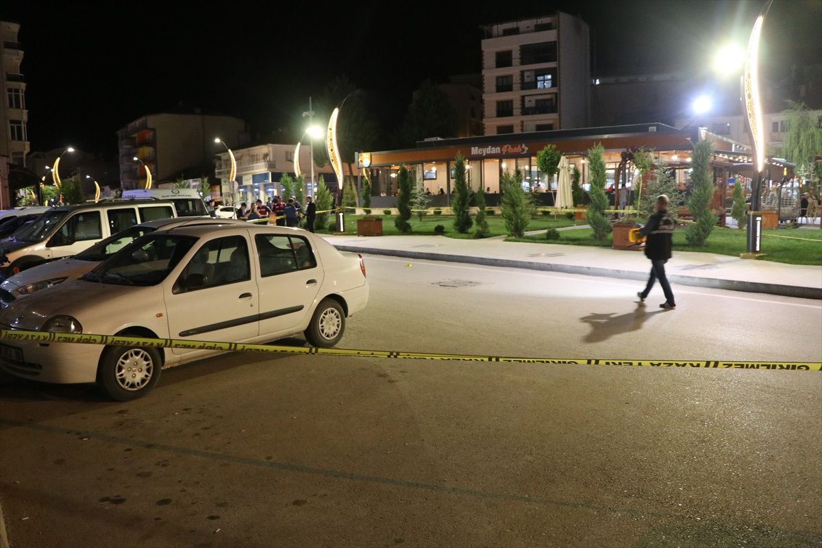 Burdur'da kavga: 3 kişi silahla yaralandı