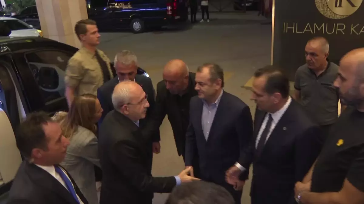 Kılıçdaroğlu, Tuncay Ayhan'ın ailesine taziye ziyaretinde bulundu