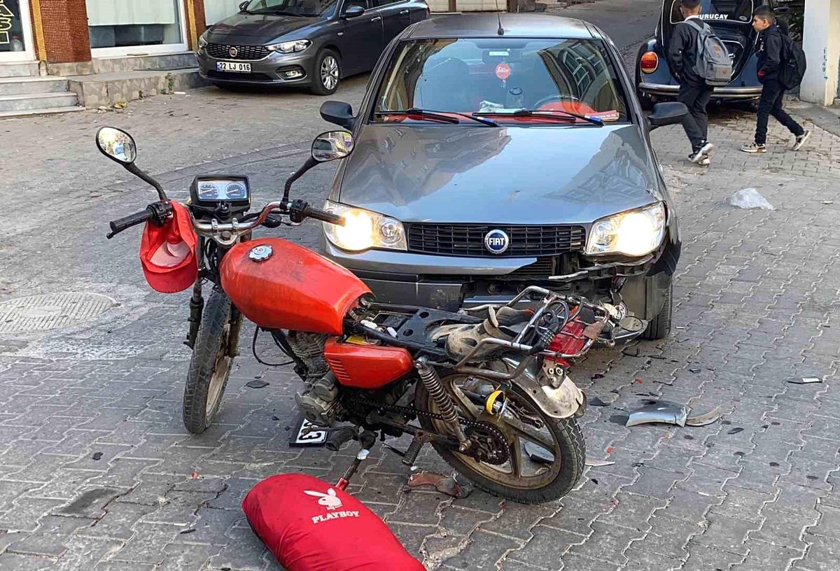 Edirne'de otomobil ile motosiklet çarpıştı, bir kişi yaralandı