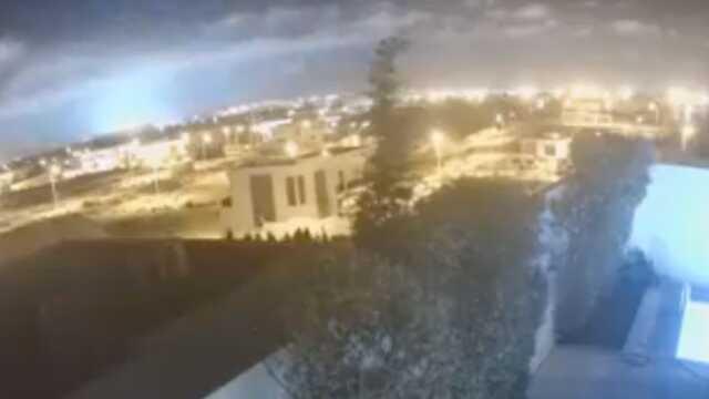 Fas'ta meydana gelen 7 büyüklüğündeki deprem öncesi gökyüzünde gizemli ışıklar görüldü Fas'ta meydana gelen 7 büyüklüğündeki deprem öncesi gökyüzünde gizemli ışıklar görüldü