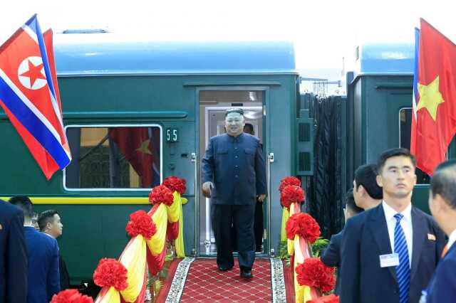 İçinde dansçı kızlar dahil her şey var! Kim Jong-un özel treni Rus topraklarında