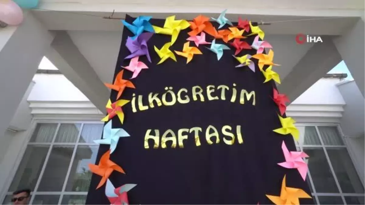 Iğdır'da ilk ders zilini Vali Turan öğrencilerle birlikte çaldı