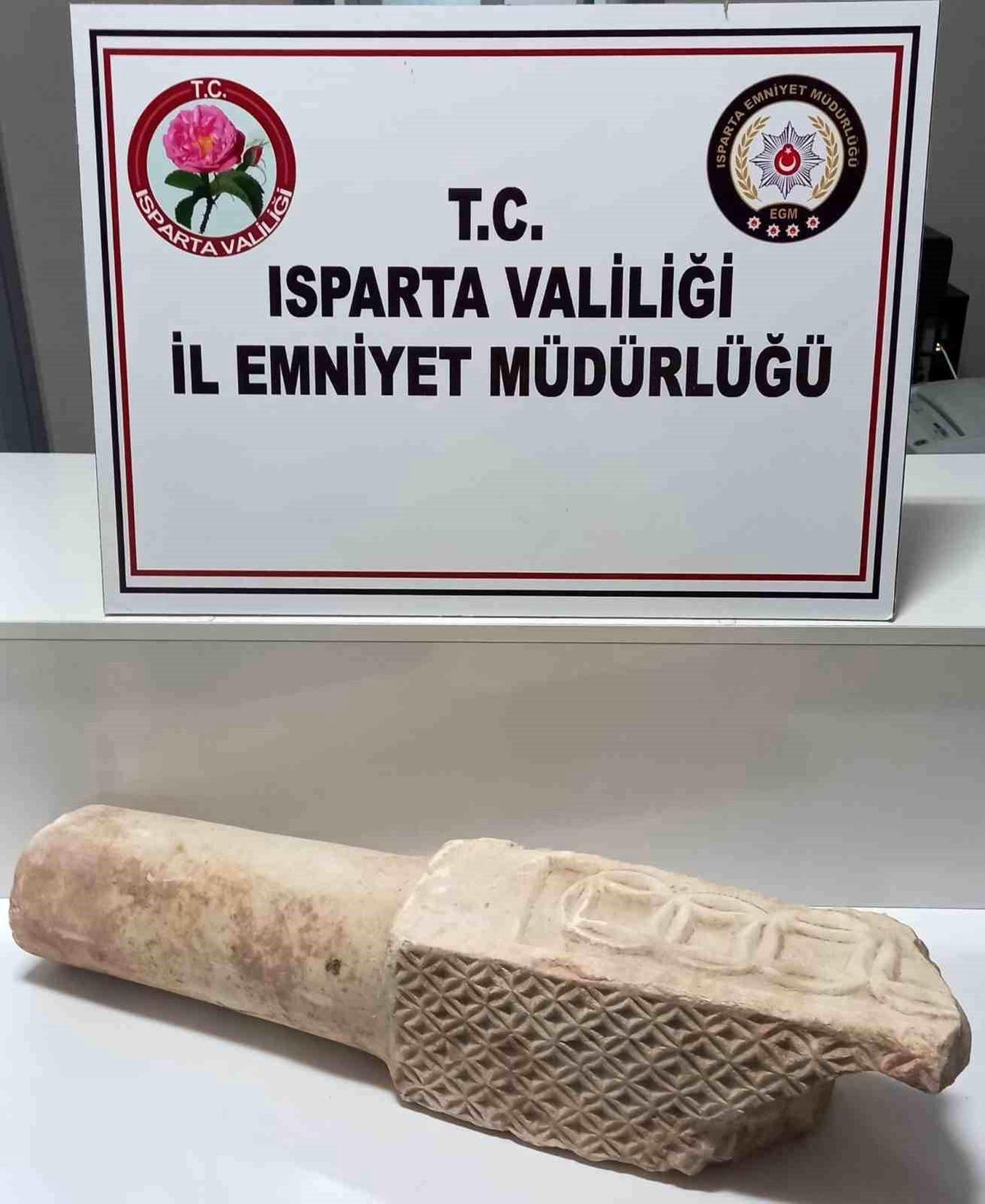 Isparta'da Büyük Selçuklu dönemine ait mermer sütun ele geçirildi