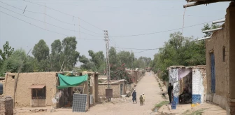 Pakistan'da yaşayan Afgan mülteciler, kayıt kartlarının yenilenmesini talep ediyor