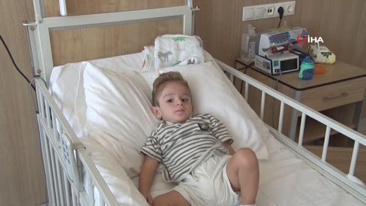 Şahdamarında baloncuk oluşan 1,5 yaşındaki Ahmet bebek anjiyo ile sağlığına kavuştu