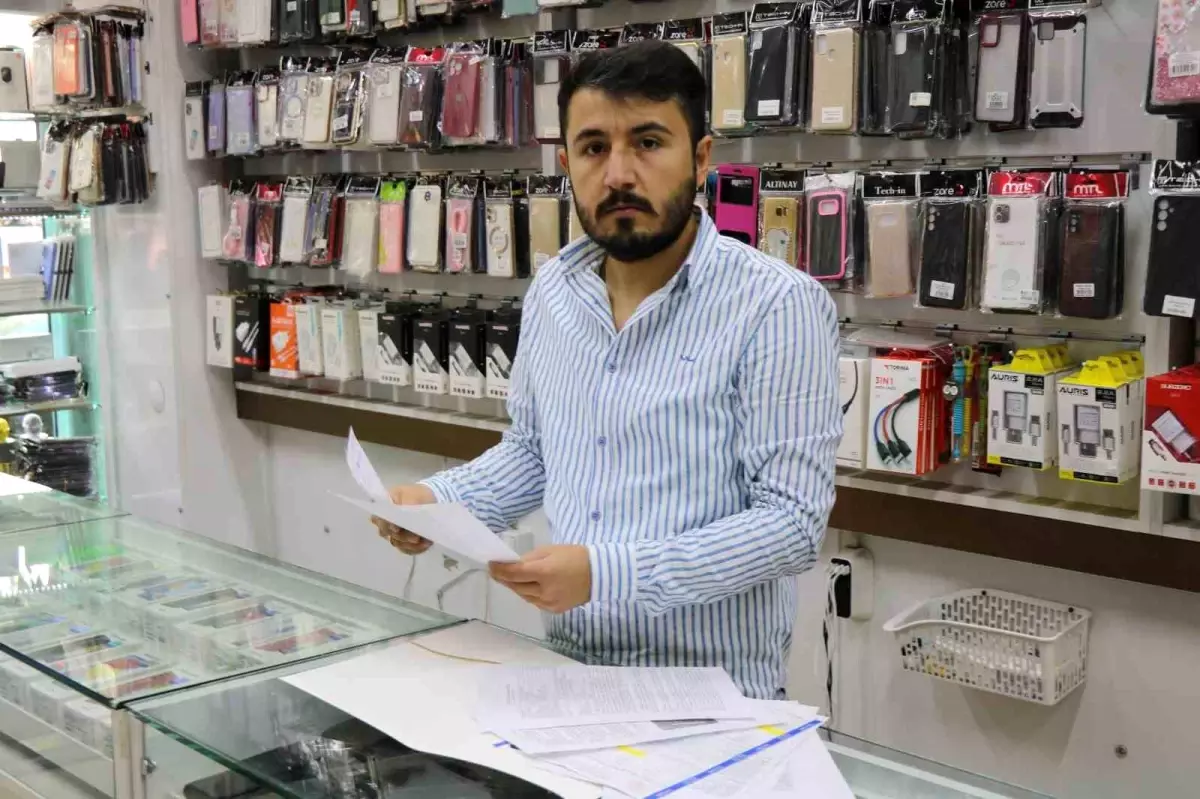 Kırşehir'de Oto Galerisi ve Cep Telefonu İşi Yapan Vatandaş Dolandırıldığını İddia Etti