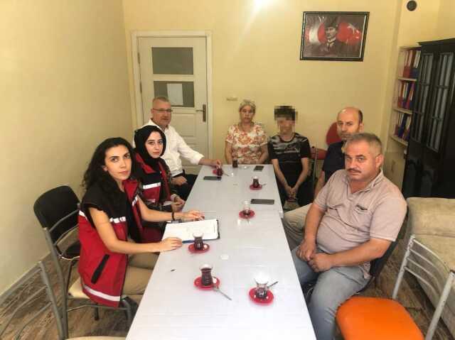 Silahla darp ettikleri engelli genci kayda alan Suriyeli gruptan 2 kişi tutuklandı! Polis diğer şüphelilerin peşinde Silahla darp ettikleri engelli genci kayda alan Suriyeli gruptan 2 kişi tutuklandı! Polis diğer şüphelilerin peşinde