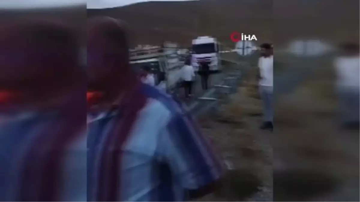 Van'da minibüs ile kamyon çarpıştı: 1 ölü, 7 yaralı